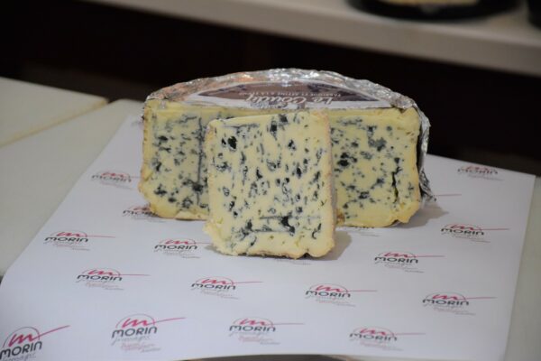 Morin Fromager vous fait découvrir le Bleu fermier au lait cru entier "Le Coudy".