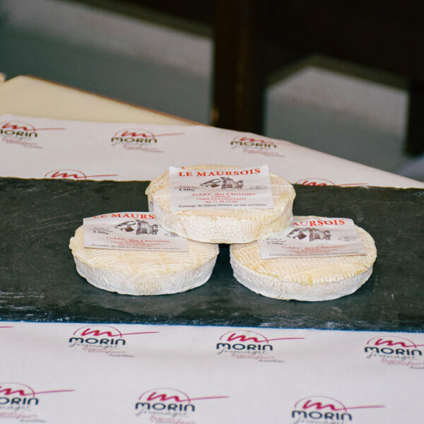 Le Maursois est un fromage fermier au lait cru entier de chèvre fabriqué dans le Cantal.