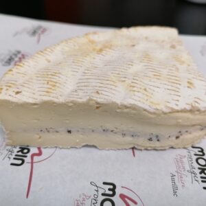 Le petit Morin à la truffe d’été est un fromage à pâte fleurie idéal pour les fêtes.